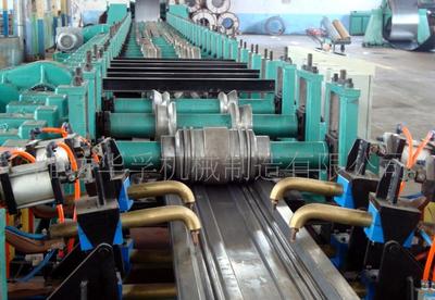 【全自動(dòng)車(chē)廂板成型機(jī)設(shè)備(圖) 汽車(chē)型材輥壓成型機(jī) 廠家直銷(xiāo)】?jī)r(jià)格_廠家_圖片 -